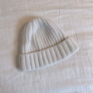 Aritzia Wilfred Free winter toque beanie knit white very soft